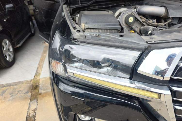 Used Toyota Land Cruiser  Right Front Headlight