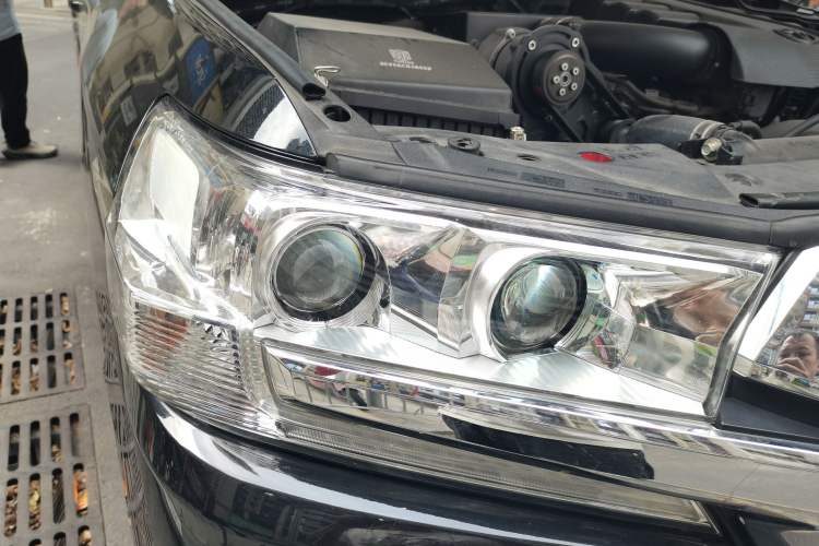Used Toyota Land Cruiser  Right Front Headlight