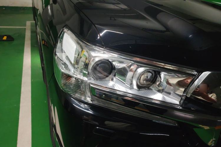 Used Toyota Land Cruiser 2018 5.7L VX-S 7-Seater Middle East Version Right Front Headlight