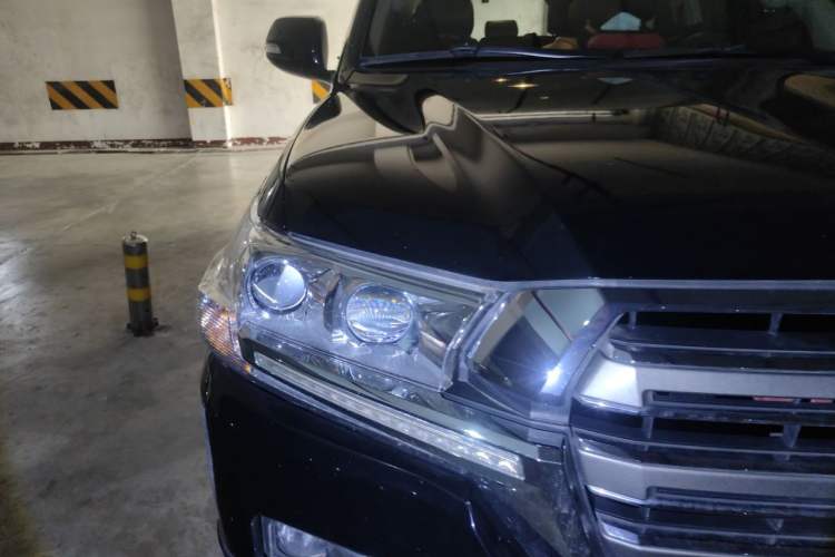 Used Toyota Land Cruiser  Right Front Headlight