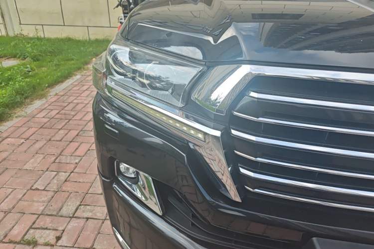 Used Toyota Land Cruiser  Right Front Headlight