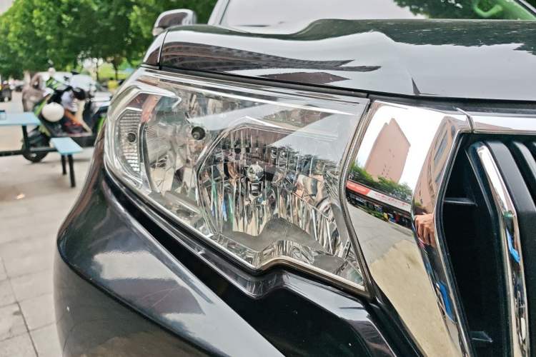Used Toyota Land Cruiser 2018 4.0L Automatic 7-Seater U.S. Specification Right Front Headlight