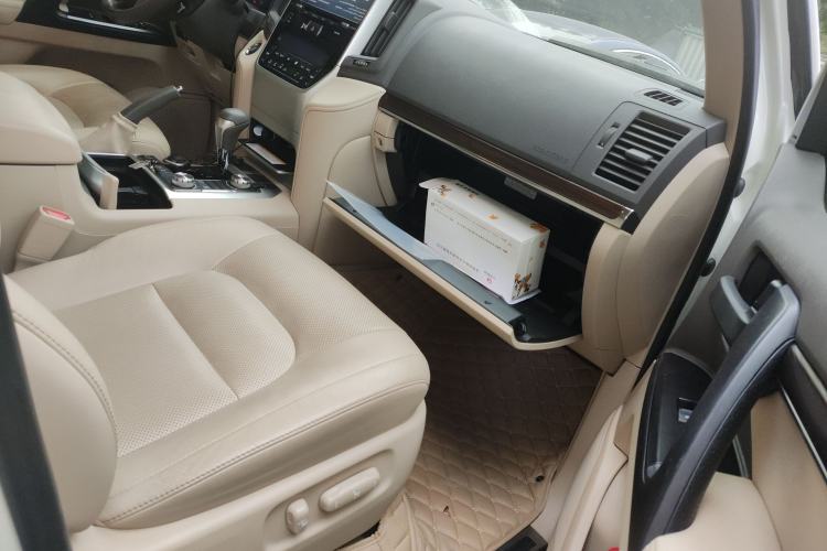 Used Toyota Land Cruiser 2018 4.0L Automatic 7-Seater U.S. Specification Right Front Seat