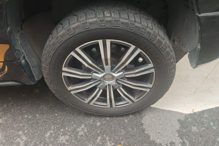 Used Toyota Land Cruiser  Right Front Wheel Hub