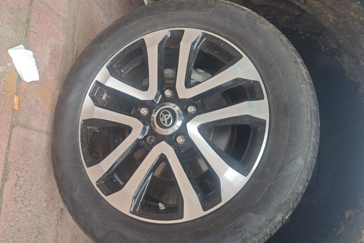 Used Toyota Land Cruiser  Right Front Wheel Hub
