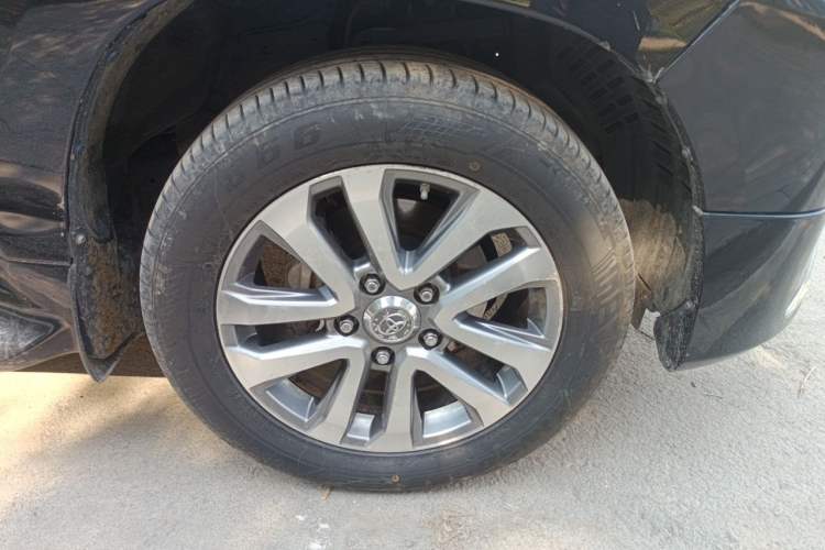 Used Toyota Land Cruiser  Right Front Wheel Hub