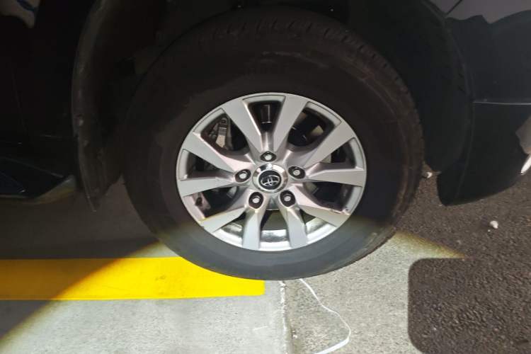 Used Toyota Land Cruiser  Right Front Wheel Hub