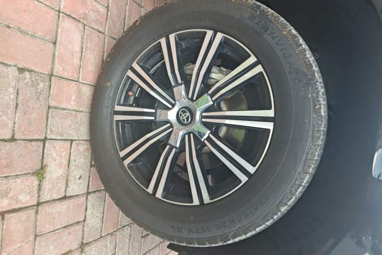 Used Toyota Land Cruiser  Right Front Wheel Hub