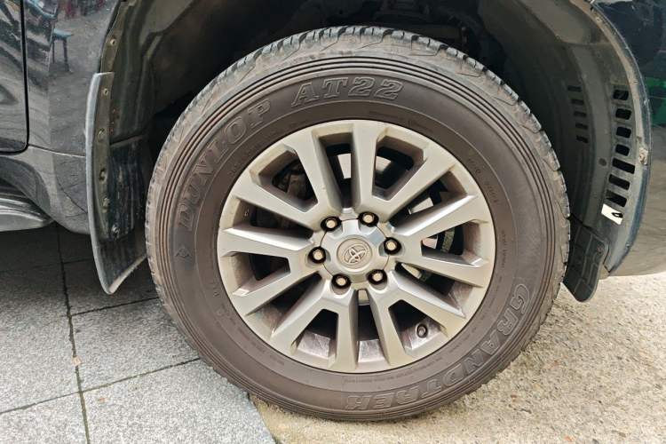 Used Toyota Land Cruiser 2018 4.0L Automatic 7-Seater U.S. Specification Right Front Wheel Hub