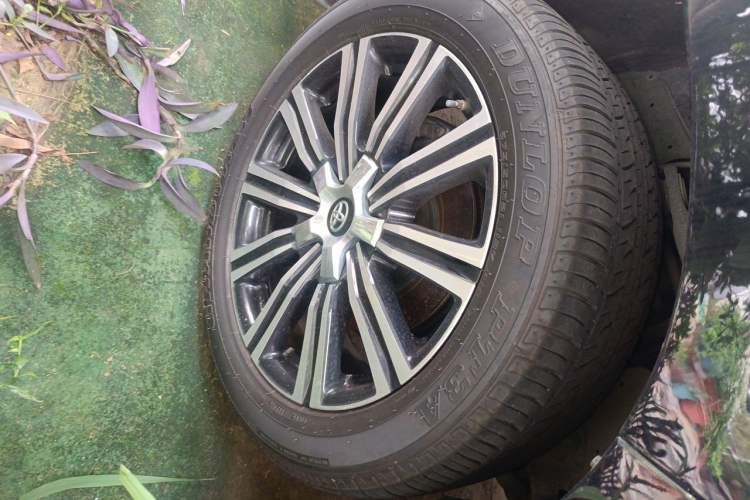 Used Toyota Land Cruiser  Right Front Wheel Hub