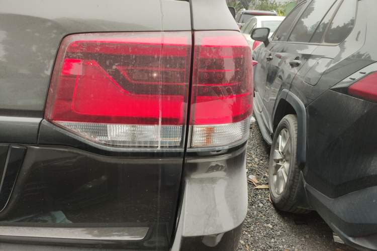 Used Toyota Land Cruiser 2018 4.0L Automatic 7-Seater U.S. Specification Right Rear Taillight