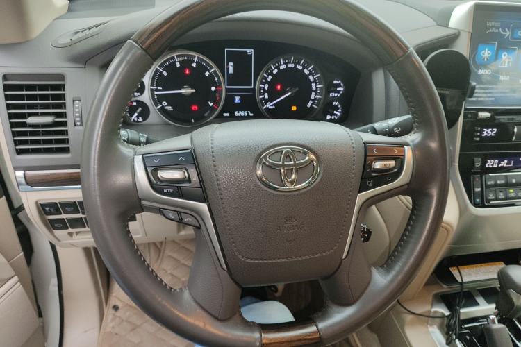 Used Toyota Land Cruiser 2018 4.0L Automatic 7-Seater U.S. Specification Steering Wheel