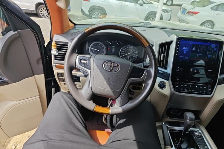 Used Toyota Land Cruiser 2018 4.0 Iron-Wheel Refrigerator Basic Version with No Electric Base Middle East Market Steering Wheel