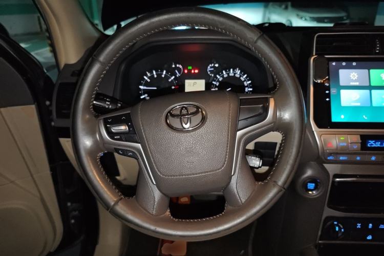 Used Toyota Land Cruiser 2018 4.0L Automatic 7-Seater U.S. Specification Steering Wheel