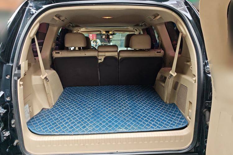 Used Toyota Land Cruiser 2018 4.0L Automatic 7-Seater U.S. Specification Trunk