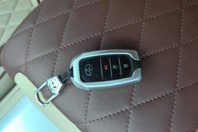 Used Toyota Land Cruiser  Vehicle Key
