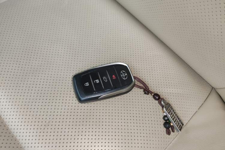 Used Toyota Land Cruiser 2018 4.0L Automatic 7-Seater U.S. Specification Vehicle Key