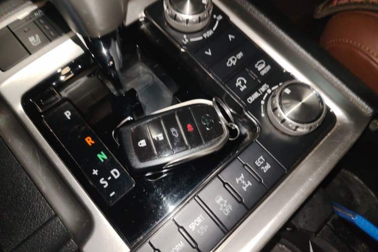 Used Toyota Land Cruiser 2018 5.7L VX-S 7-Seater Middle East Version Vehicle Key