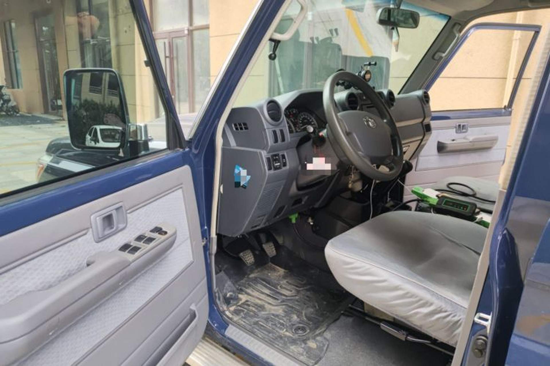 Used Toyota Land Cruiser 2018 4.0L LC76 4-Seater Four-Wheel Drive Middle East Version Driver Seat