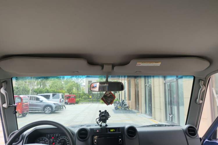 Used Toyota Land Cruiser 2018 4.0L LC76 4-Seater Four-Wheel Drive Middle East Version Headliner