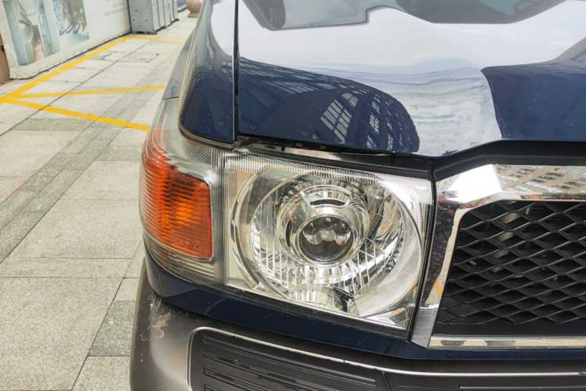Used Toyota Land Cruiser 2018 4.0L LC76 4-Seater Four-Wheel Drive Middle East Version Right Front Headlight
