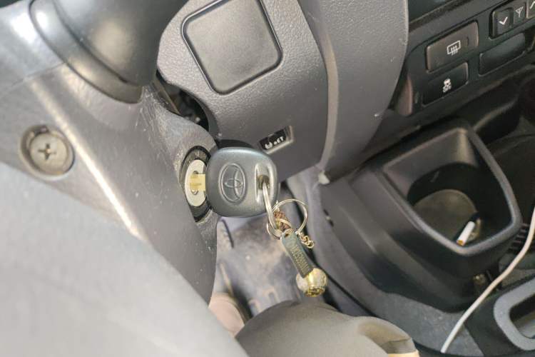 Used Toyota Land Cruiser 2018 4.0L LC76 4-Seater Four-Wheel Drive Middle East Version Vehicle Key