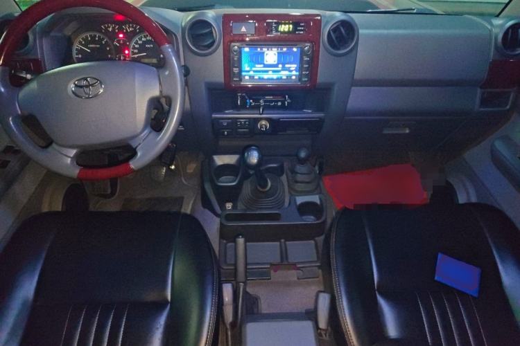 Used Toyota Land Cruiser  Center Console