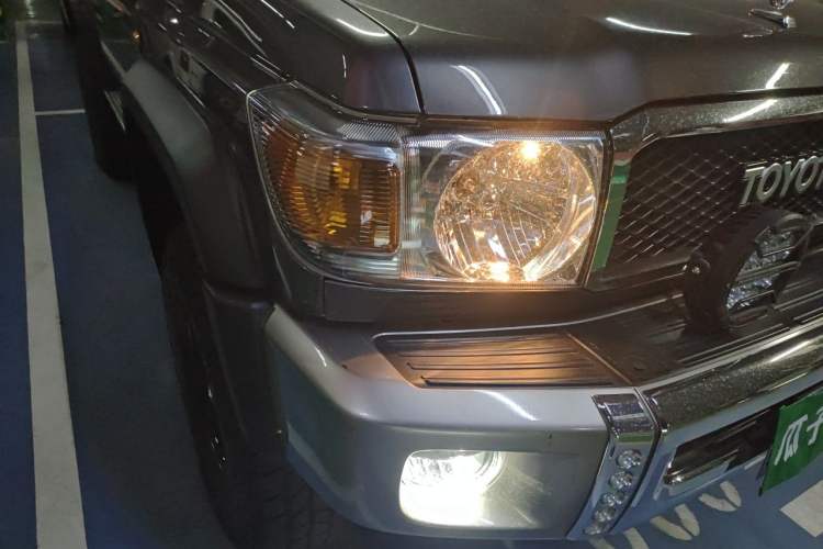 Used Toyota Land Cruiser  Right Front Headlight