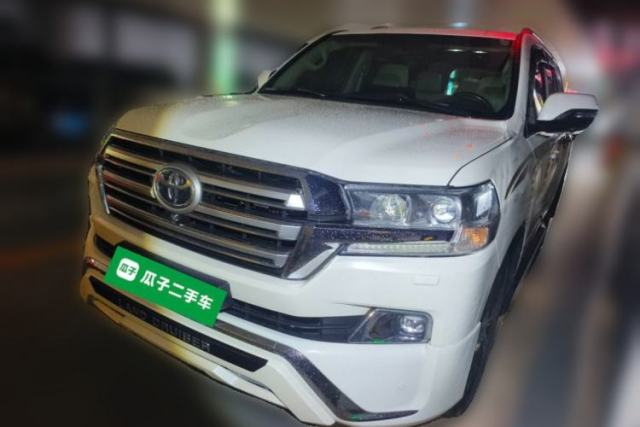 Used Toyota Land Cruiser 4.0L gasoline, 7 seats, sunroof, underbody mount