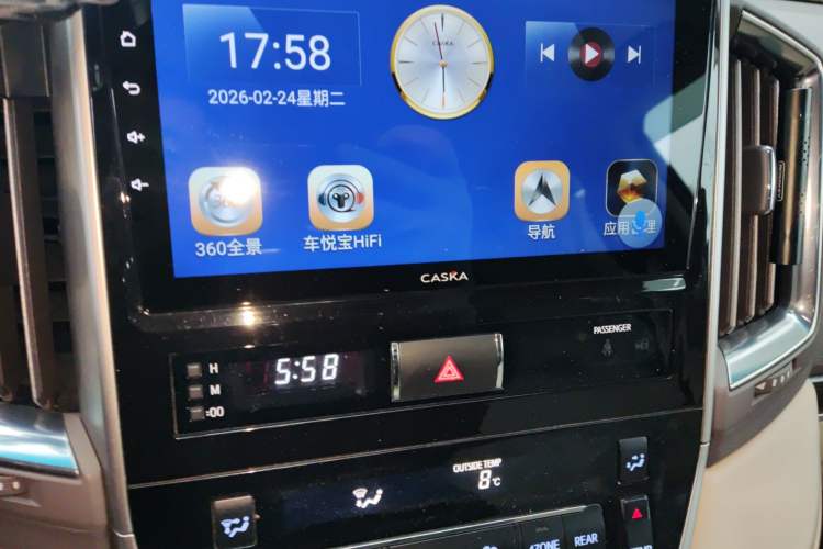 Used Toyota Land Cruiser 2018 5.7L VX-R Lifted Middle East Version Audio And AC Panel