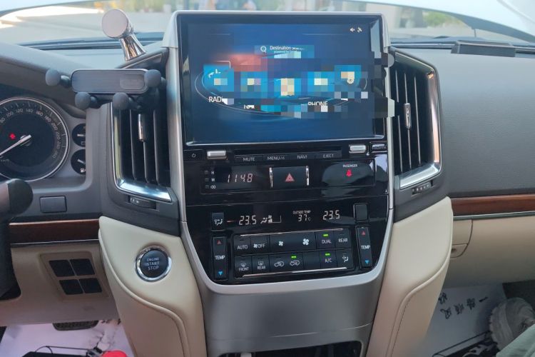 Used Toyota Land Cruiser 2018 5.7L VX-R Middle East Audio And AC Panel