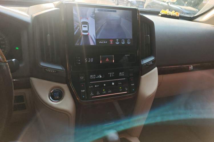 Used Toyota Land Cruiser 2018 4.0 Iron-Wheel Refrigerator Basic Version with No Electric Base Middle East Market Audio And AC Panel