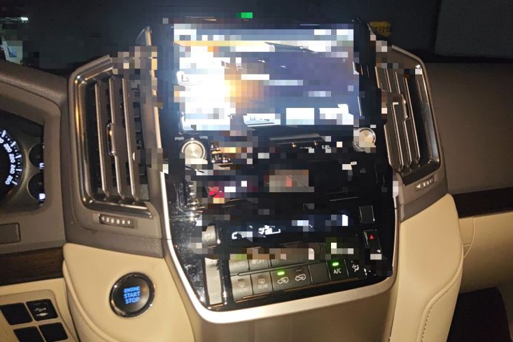 Used Toyota Land Cruiser 2018 5.7 EX-R Middle East Audio And AC Panel