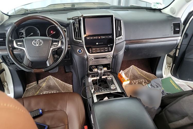 Used Toyota Land Cruiser  Center Console
