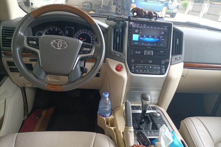 Used Toyota Land Cruiser  Center Console