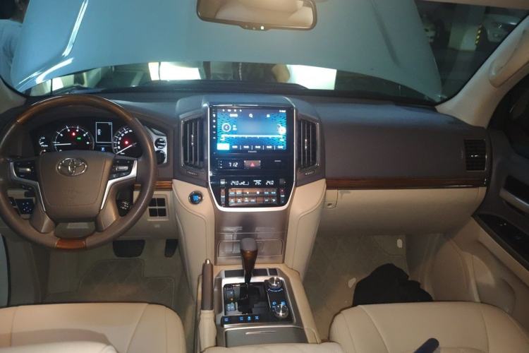 Used Toyota Land Cruiser  Center Console