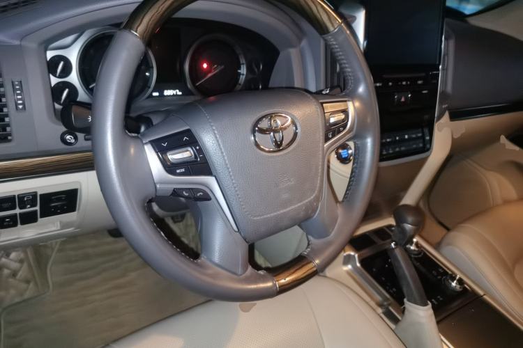 Used Toyota Land Cruiser  Center Console