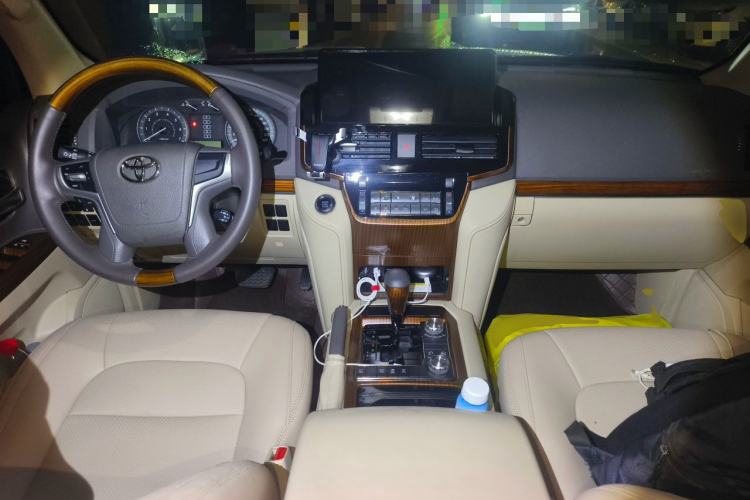 Used Toyota Land Cruiser  Center Console