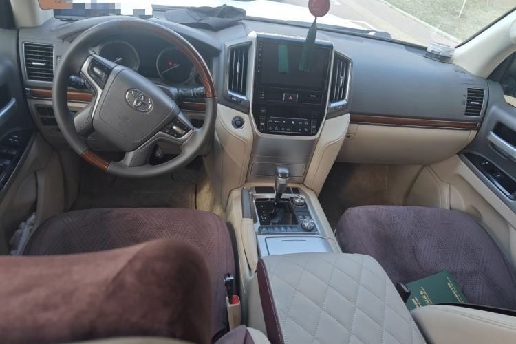 Used Toyota Land Cruiser  Center Console