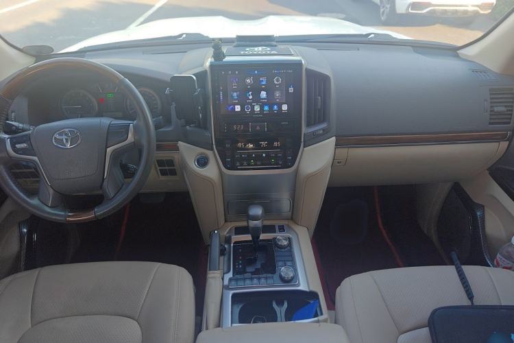 Used Toyota Land Cruiser  Center Console