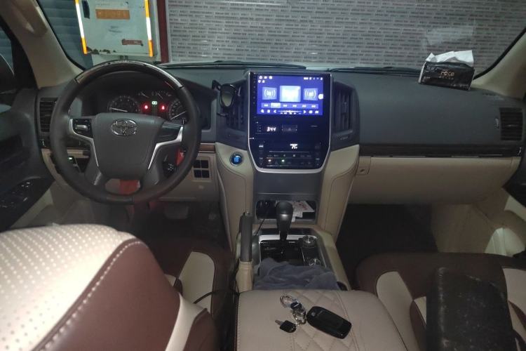 Used Toyota Land Cruiser  Center Console
