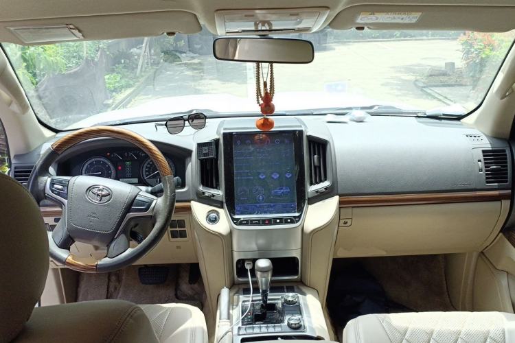 Used Toyota Land Cruiser  Center Console