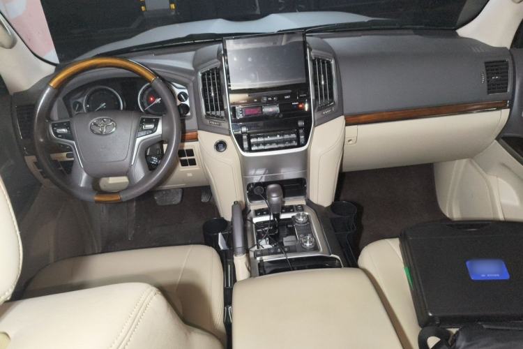 Used Toyota Land Cruiser  Center Console