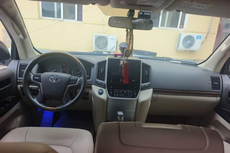 Used Toyota Land Cruiser  Center Console