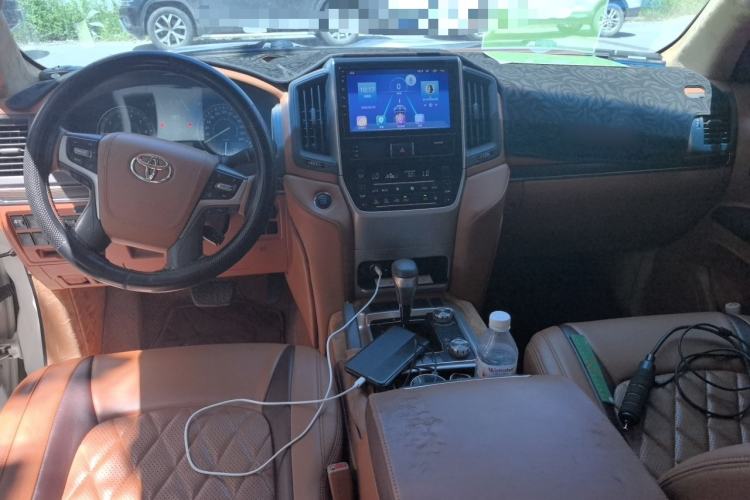 Used Toyota Land Cruiser 2018 4.0 GX-R Eight Cylinders No Winch Outboard Mount Middle East Center Console