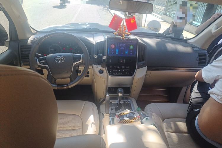 Used Toyota Land Cruiser  Center Console