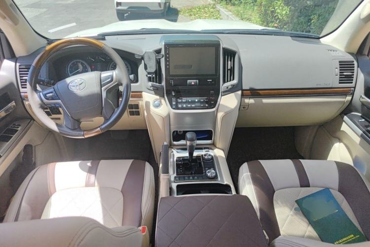 Used Toyota Land Cruiser 2018 4.0L GX-R Gasoline 7-Seater Middle East Center Console