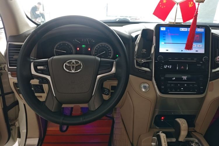 Used Toyota Land Cruiser 2018 4.0L GX-R Gasoline 7-Seater Middle East Center Console