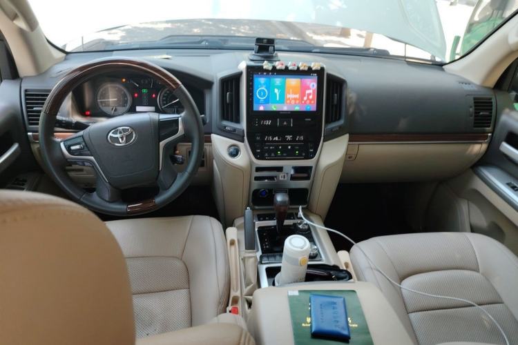 Used Toyota Land Cruiser  Center Console
