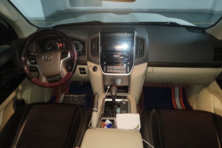 Used Toyota Land Cruiser  Center Console
